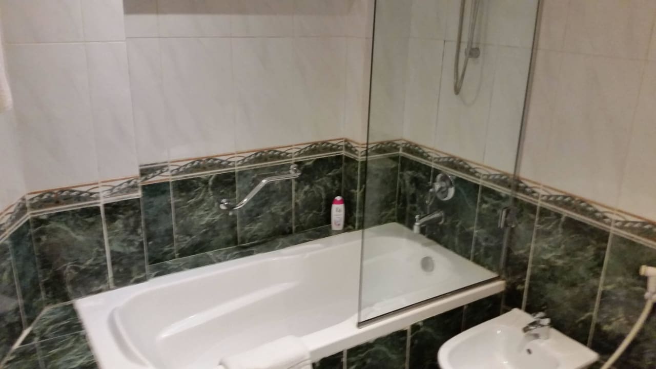 Bad mit Duschwanne Cleopatra Luxury Resort Makadi Bay