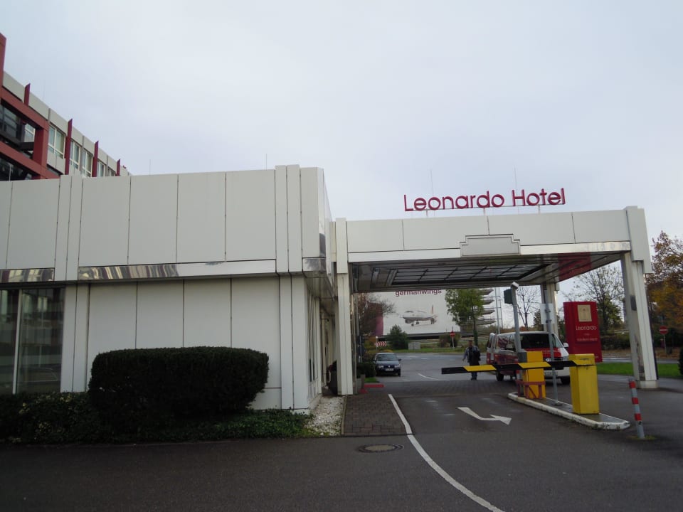 Haupteingang Leonardo Hotel Köln Bonn Airport