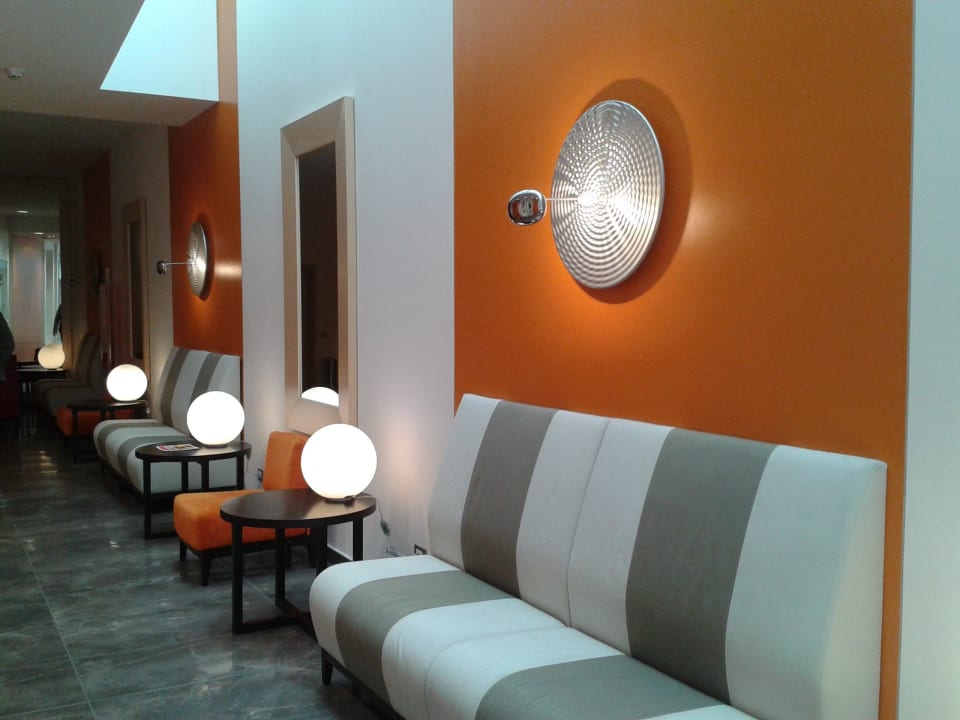 Durchgang von Haus E zur Lobby Hotel Ramada Plaza Milano