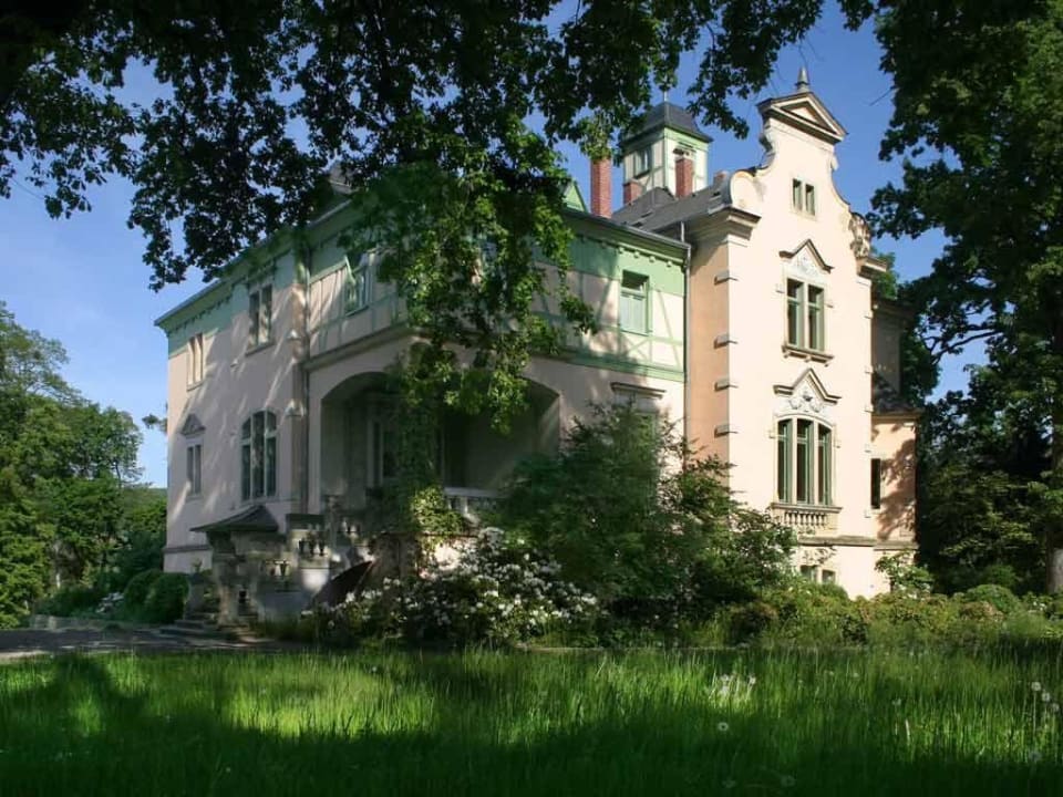 Outside picture Therese-Malten-Villa