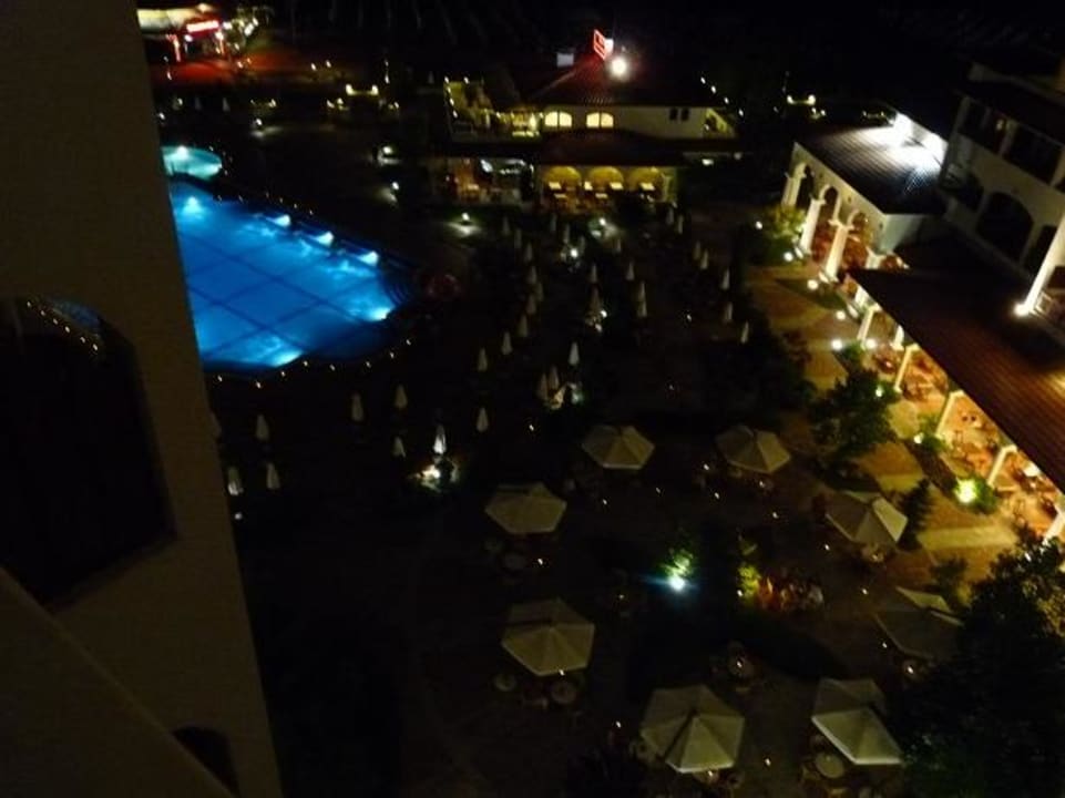 Blick vom Balkon abends Helena Sands