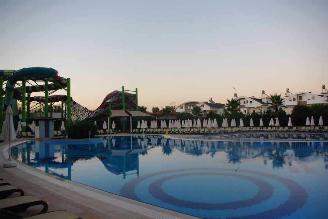 Pool bei Rutschen am Morgen Crystal Waterworld Aqua Collection