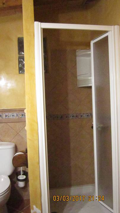 Kleines gelbes Bad im UG (Dusche ist schon seeeeeh Finca Cas Pec