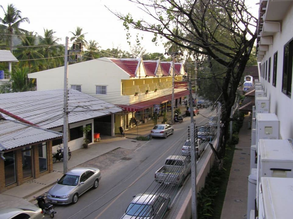 Hinter dem Hotel Best Western Premier Bangtao Beach Resort & Spa