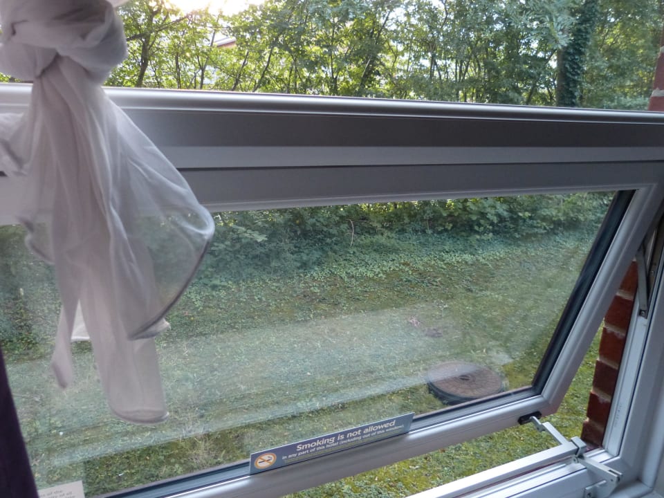 Nur wenig zu öffnendes Fenster Hotel Premier Inn Folkestone Channel Tunnel