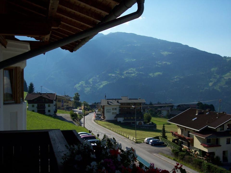 Blick vom Balkon Richtung Gerlossteinbahn Hotel Jörglerhof