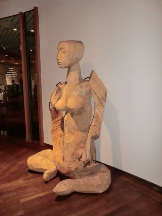 Holzfigur Parterre Dorint Hotel Bremen
