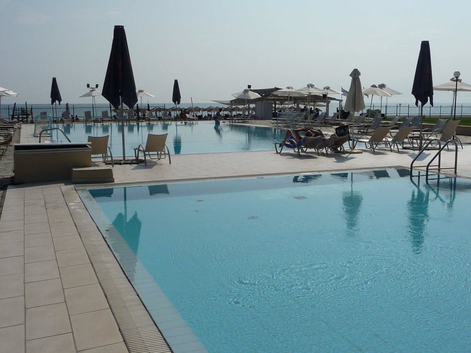 Kinderpool und Strandpool Hotel Dion Palace Resort and Spa