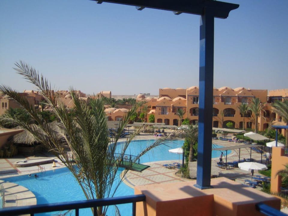 Blick vom Hotelzimmer auf den Pool Jaz Makadi Oasis Resort