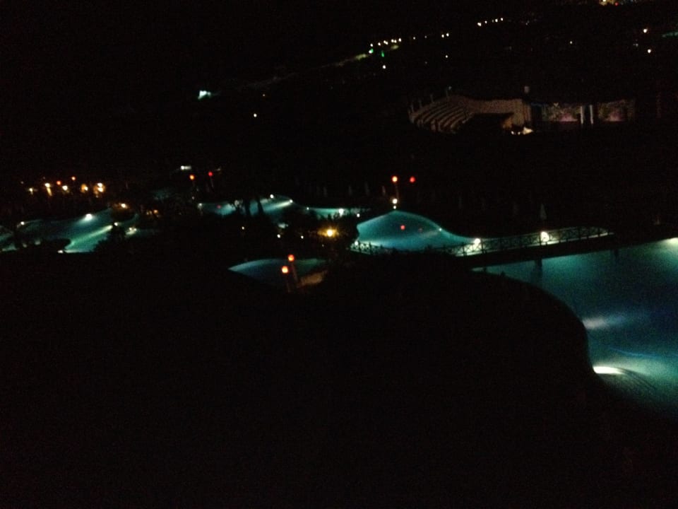 Pool bei Nacht Royal Wings Hotel