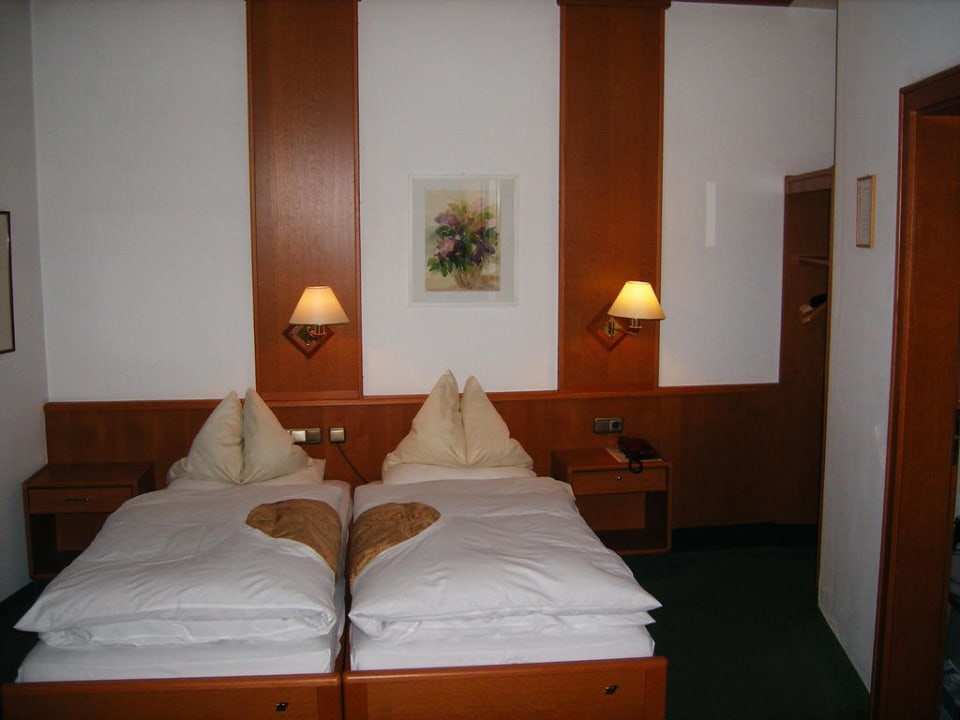 Das Bett Hotel Deim - Gasthof zum Goldenen Hirschen