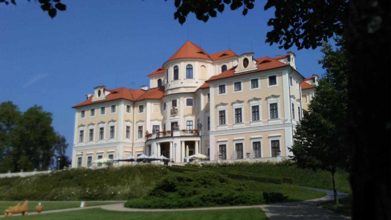 Außenansicht Château Hotel Liblice