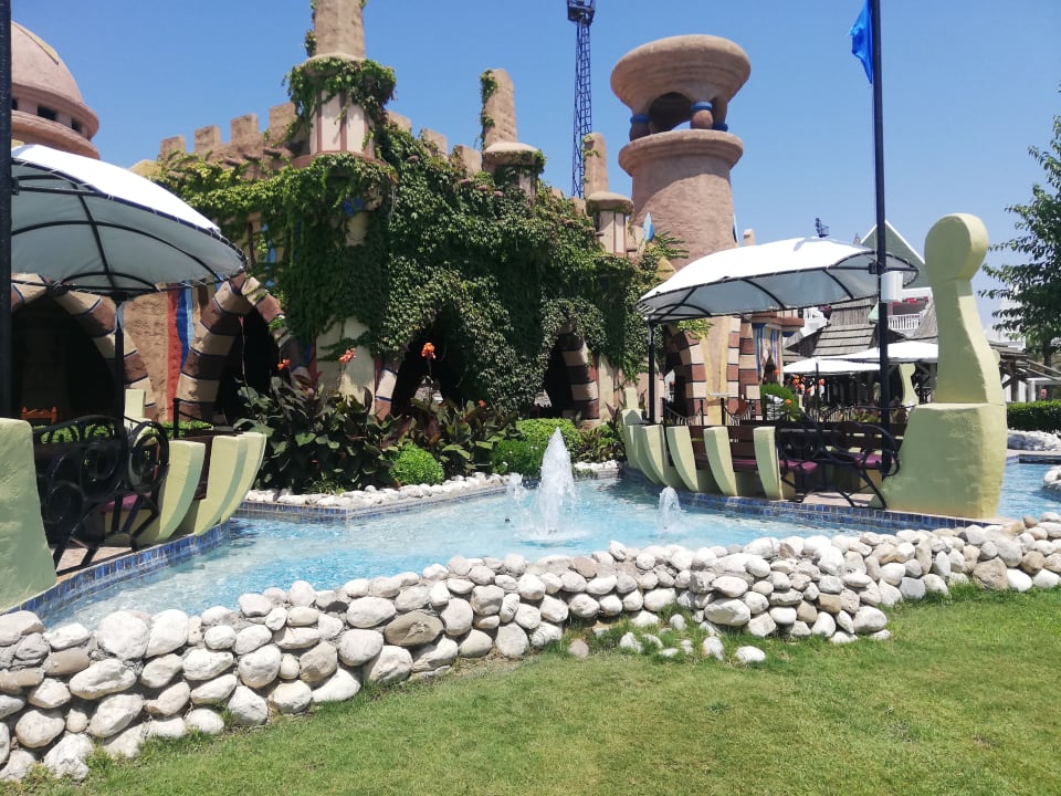 Pool Kamelya Aishen Club