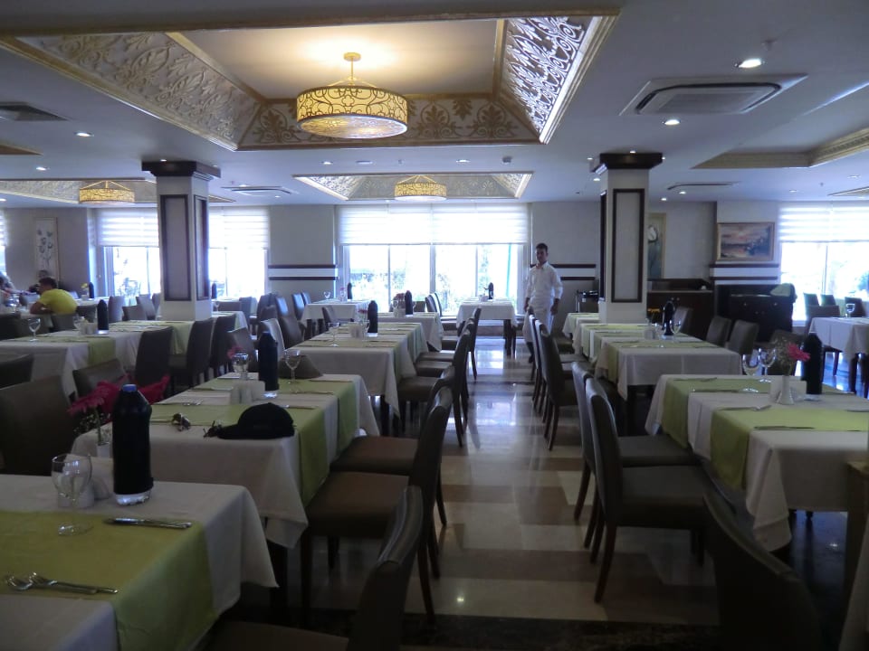 Restaurant innen Crystal Tat Beach