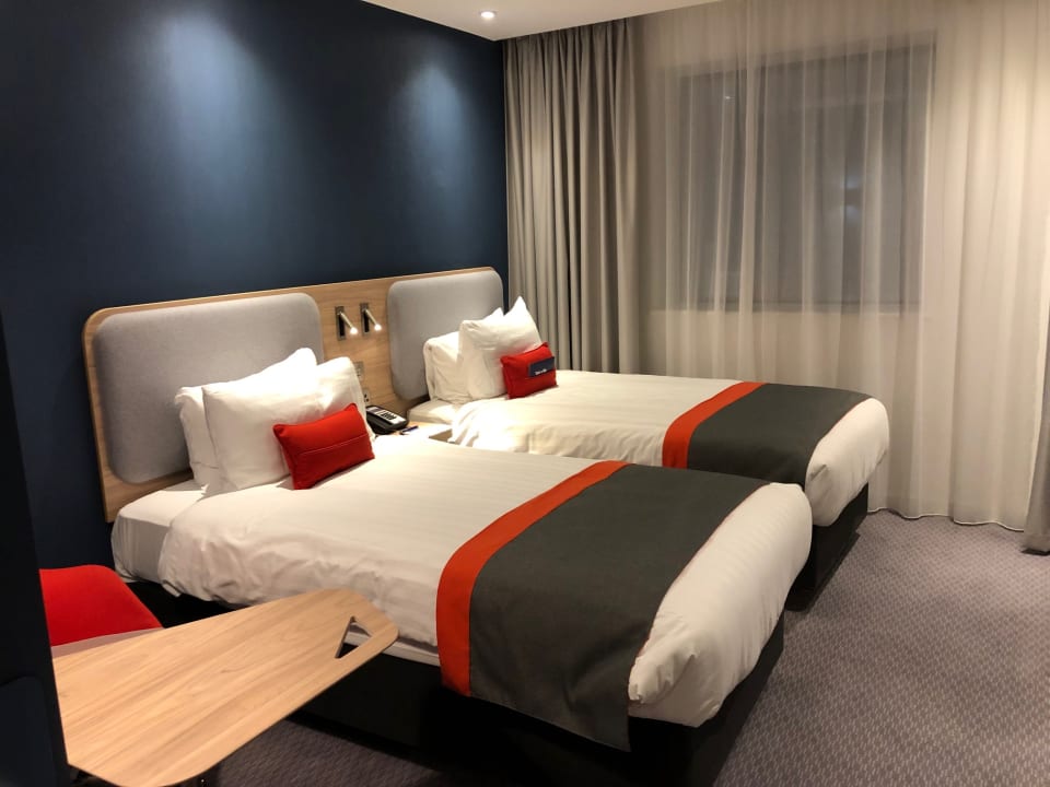 Zimmer Holiday Inn Express London Heathrow T4
