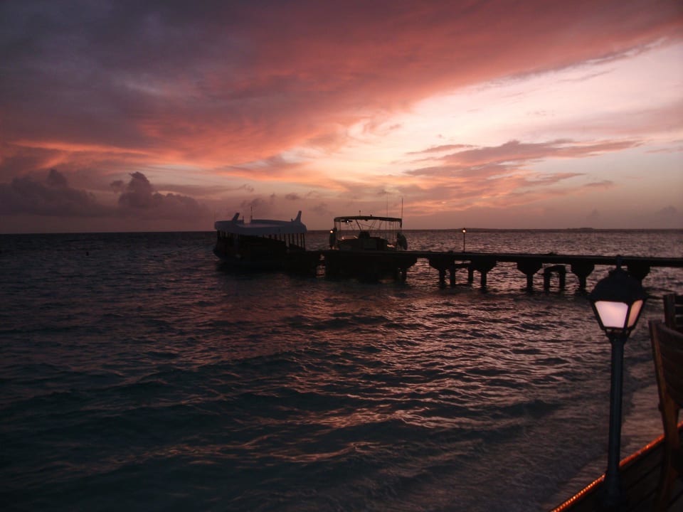 Sonnenuntergang Embudu Village