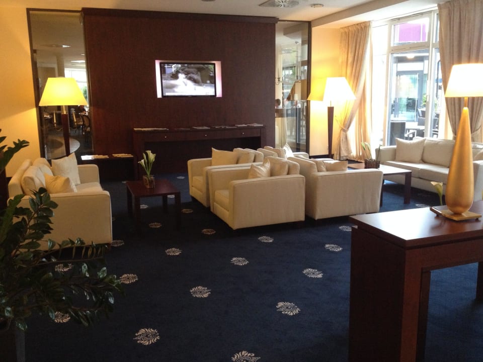 Sitzbereich Lobby Hotel Vier Jahreszeiten Starnberg
