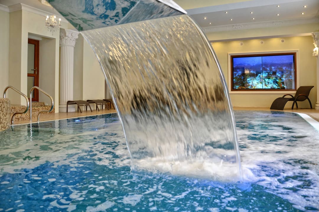 Basen z atrakcjami wodnymi Hotel Solar Palace Spa & Wellness