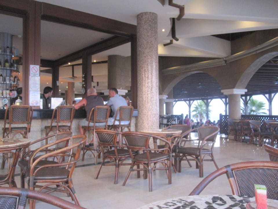 Die Bar am Hauptrestaurant Hotel Kalithea Horizon Royal