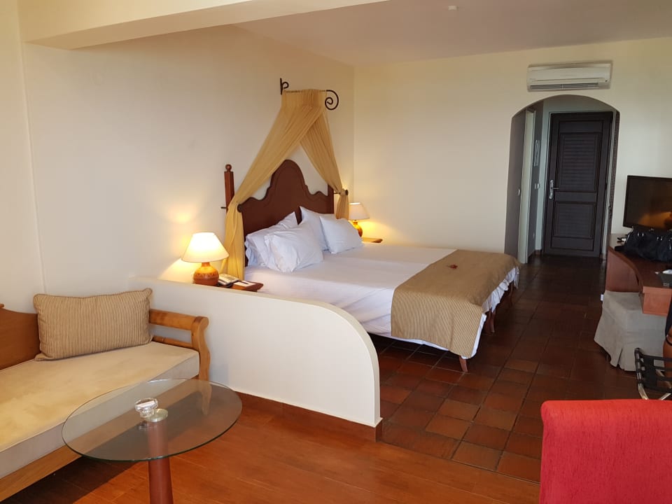 Zimmer Alexander Beach Hotel & Village Resort