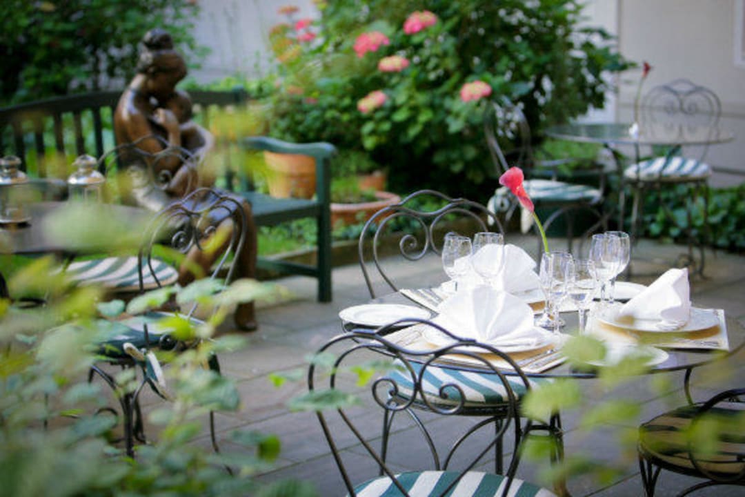 Garden and restaurant The Mozart Prague - Preferred Hotels & Resorts
