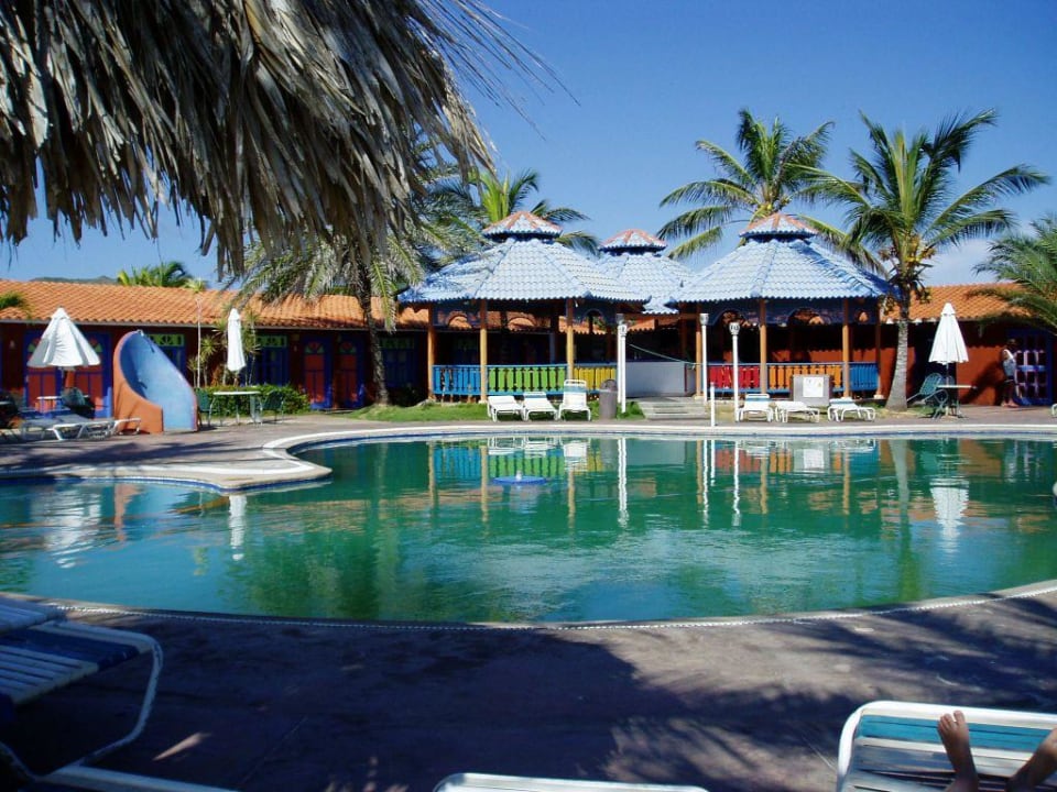 Pool inmitten der Anlage Hotel Flamenco Villas / Beach Club