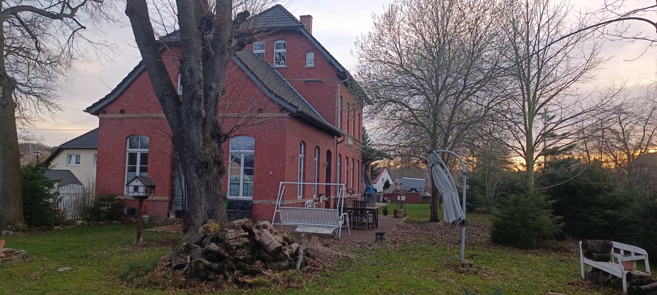 Außenansicht Übernachten im Denkmal - Bahnhof Droyßig Apartment