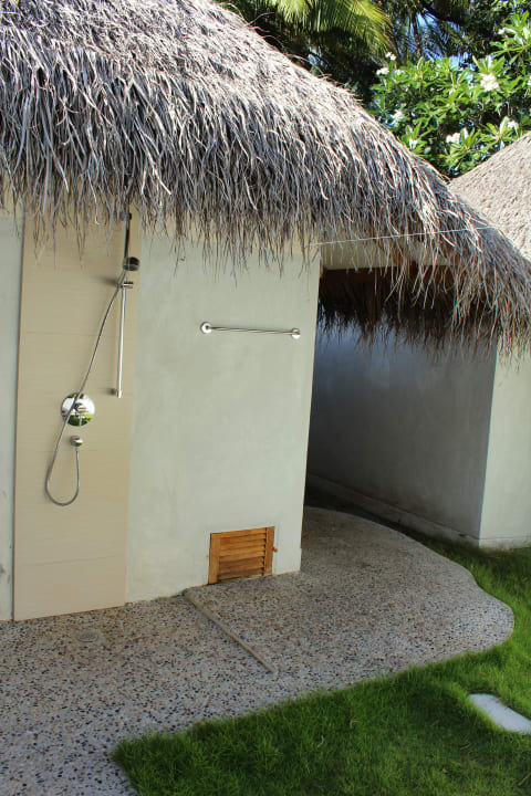 Außendusche in Villa 230 Kuramathi Maldives
