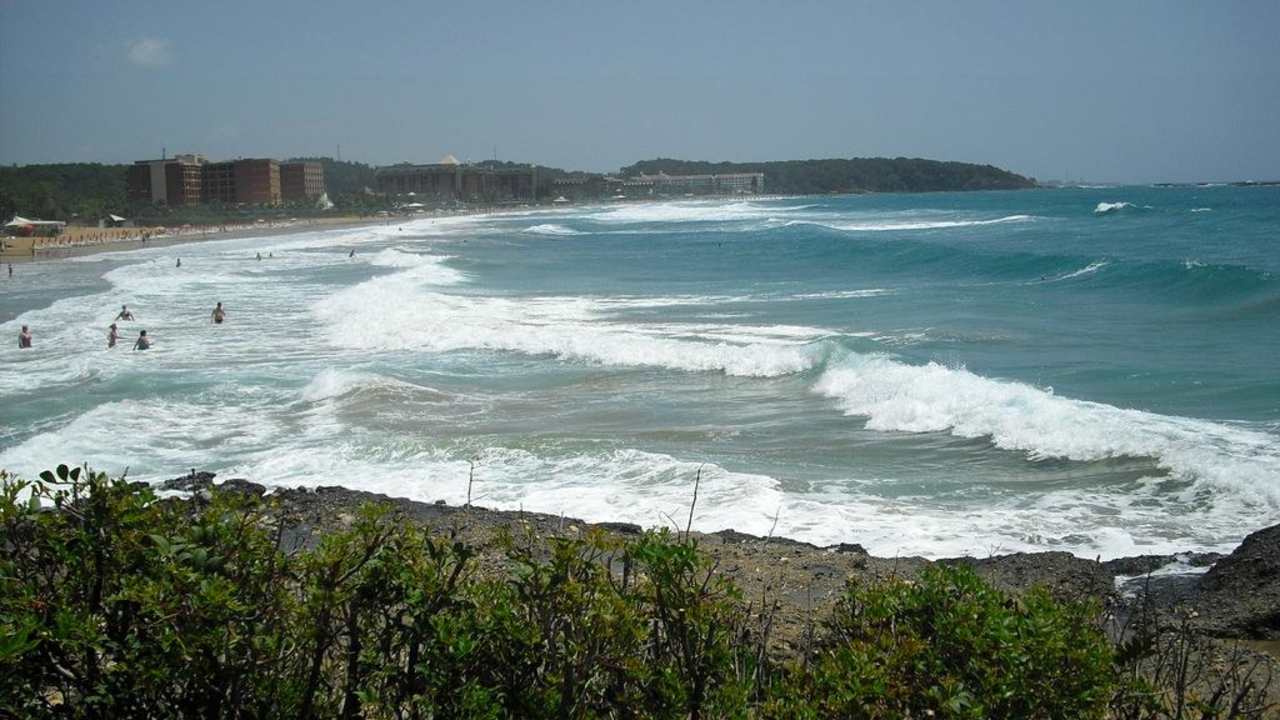 Blick auf den Strand und die tollen Wellen Alara Hotel