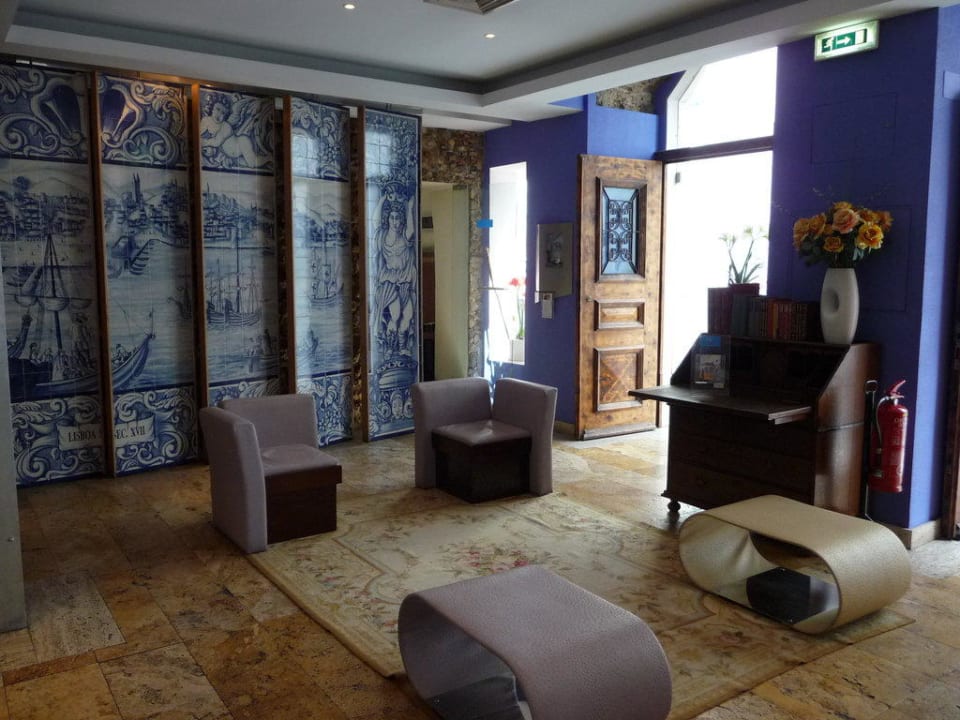 Sitzgelegenheiten im Eingangsbereich My Story Hotel Tejo