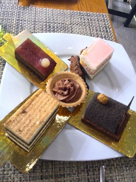 Desserts Crowne Plaza Hotel Yas Island