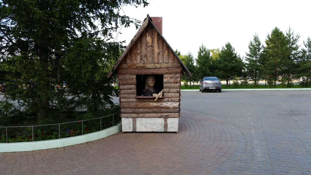 Баба Яга? Art Hotel Nikolaevsky Posad