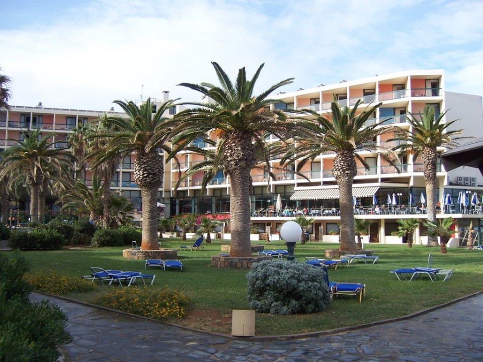 Hotel von der Strandseite Calimera Sirens Beach