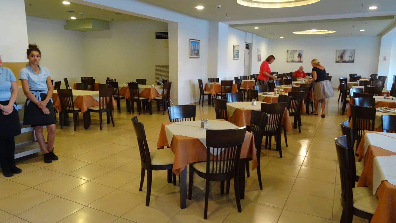 Hauptrestaurant innen mit Tischdecken Hotel Memphis Beach