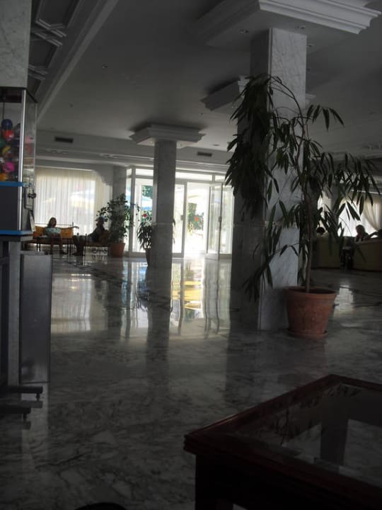 Lobby Hotel Nesrine