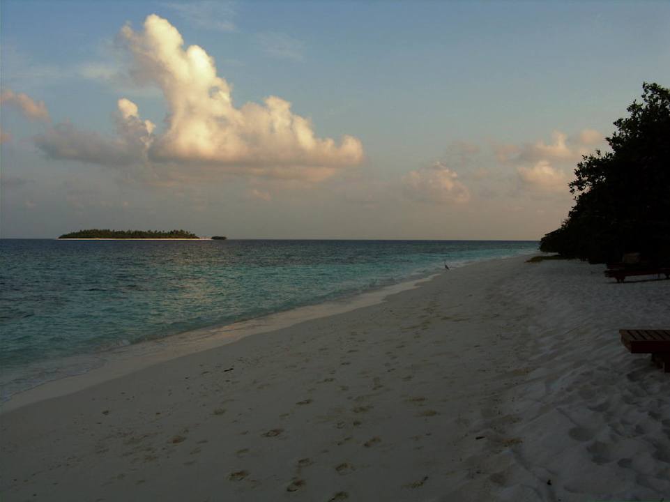 Reethi Beach - Morgens am Weststrand NH Collection Maldives Reethi Resort
