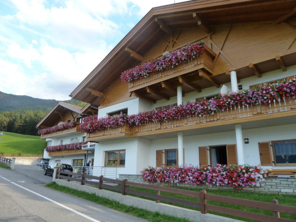 Blick von der Strasse Garni Hotel Hochgruber