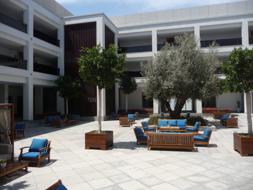 Courtyard... Xanadu Island Hotel