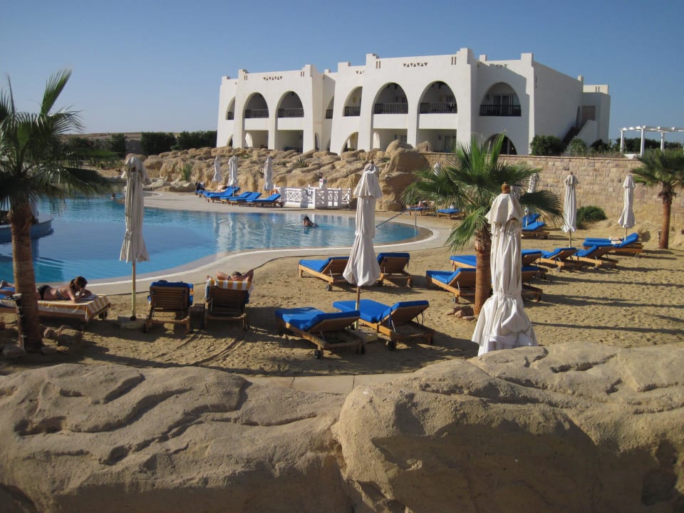 Pool mit Sandstarnd Hilton Marsa Alam Nubian Resort
