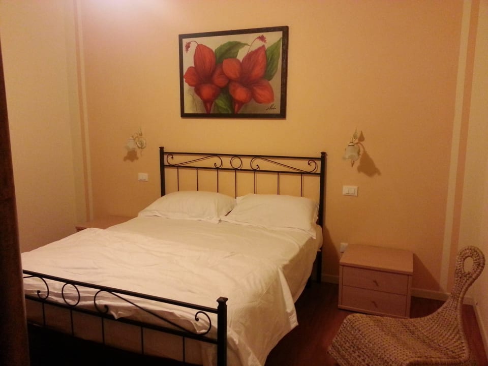 1. Schlafzimmer Villa Garuti Residence