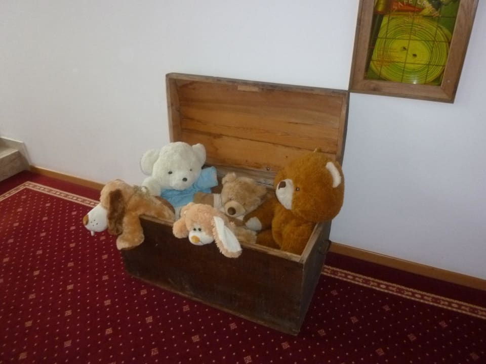 Kuscheltiere gegenüber Aufzug 1. Stock Smart Hotel Firn