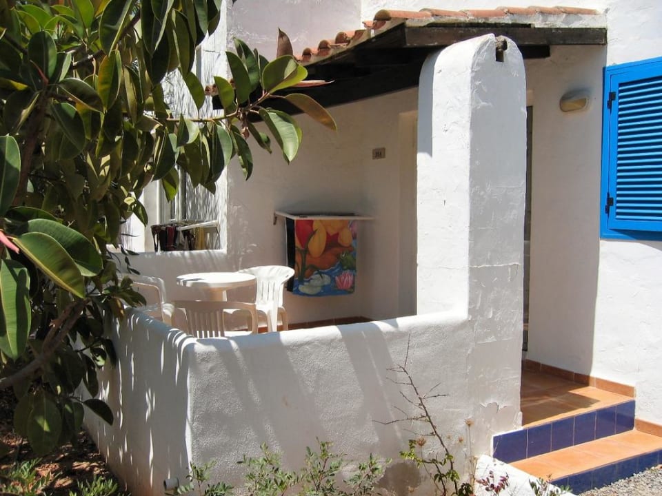 Eingangsbereich mit Terrasse Cala Llenya Resort Ibiza