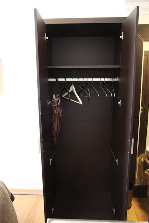 Kleider Schrank The Royale Chulan Hyde Park Hotel