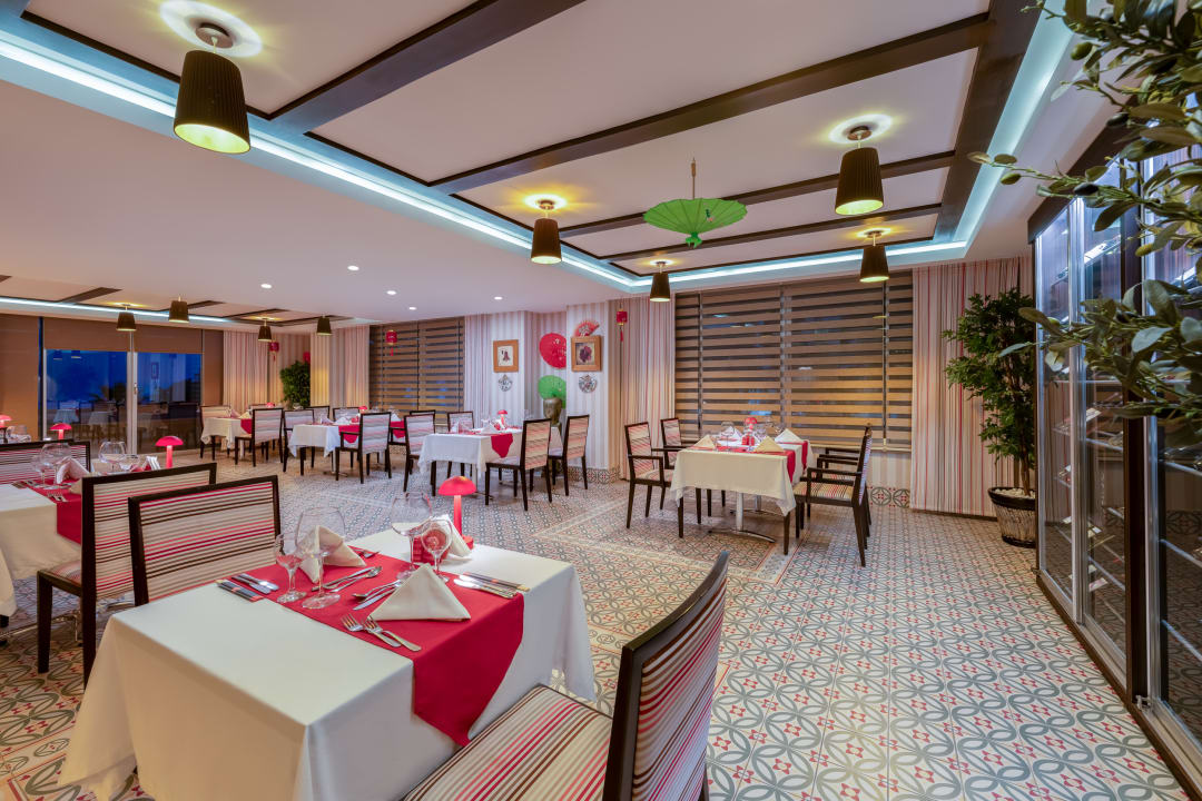 Gastro Hotel Royal Garden Beach