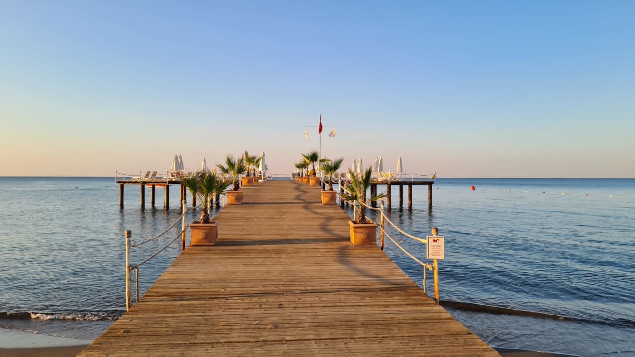 Strand Royal Wings Hotel