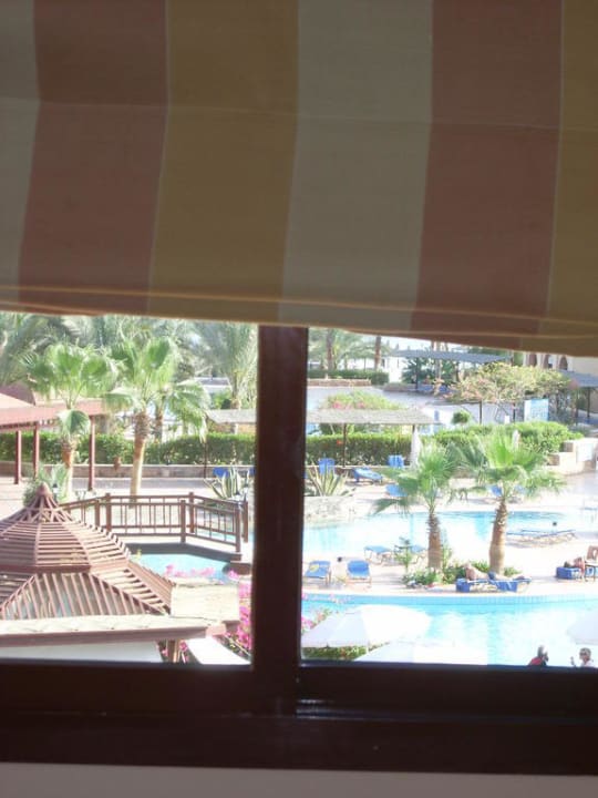 Aussicht vom kleinen Fenster Steigenberger Coraya Beach - Adults only