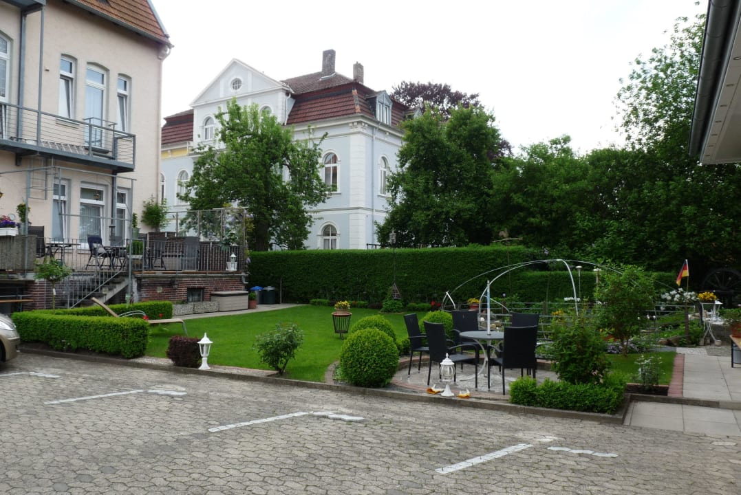 Garten anlage mit kleinem Fischteich Gästehaus Klocke Hotel garni