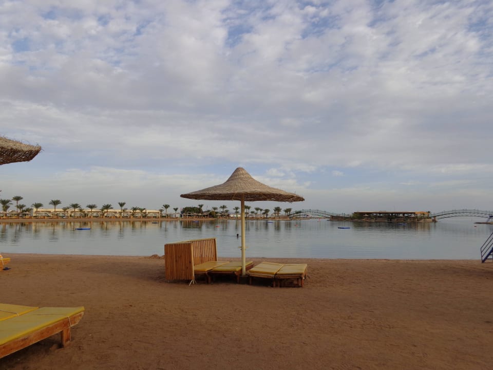 Пляж Desert Rose