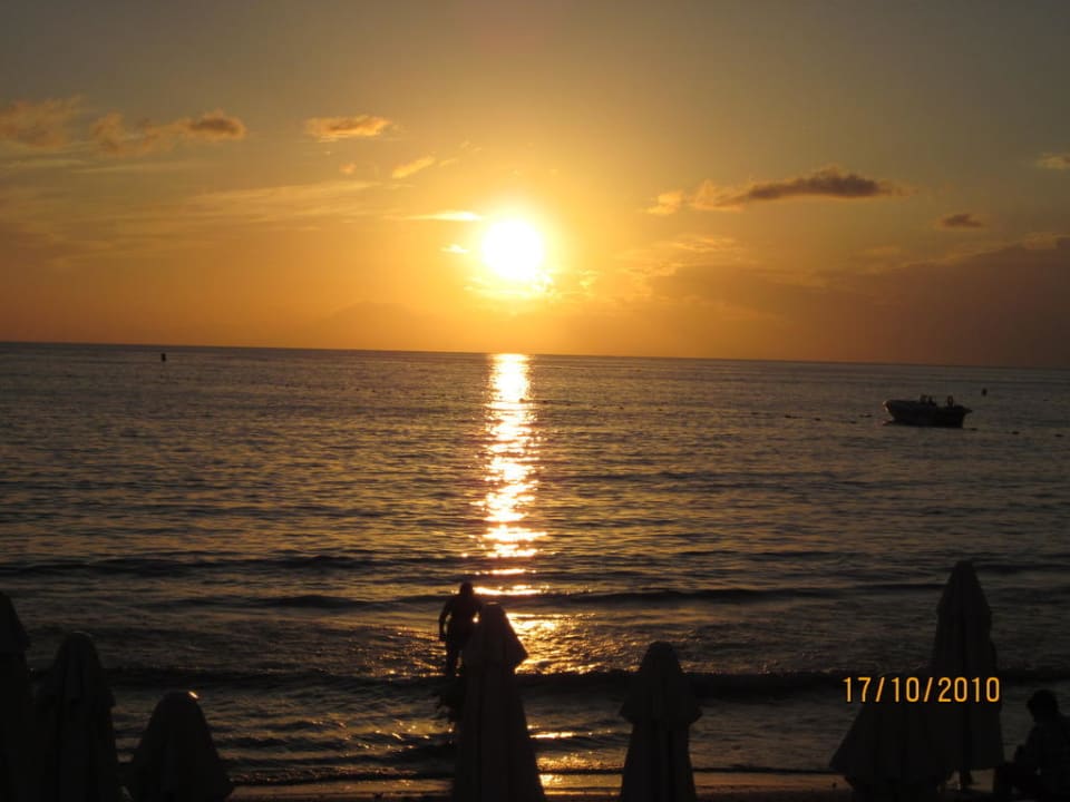 Sonnenuntergang am Hotelstrand Side Bay Hotel