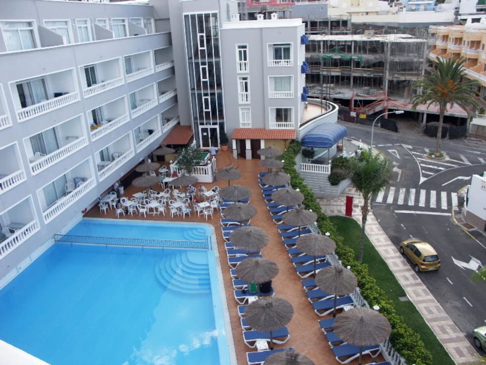 Pool mit Poolbar BLUESEA Lagos de Cesar